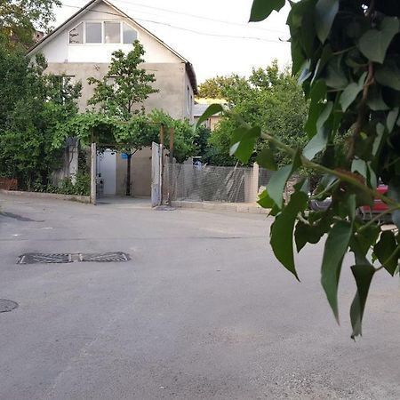 Guest House Family Inn Тбілісі Екстер'єр фото