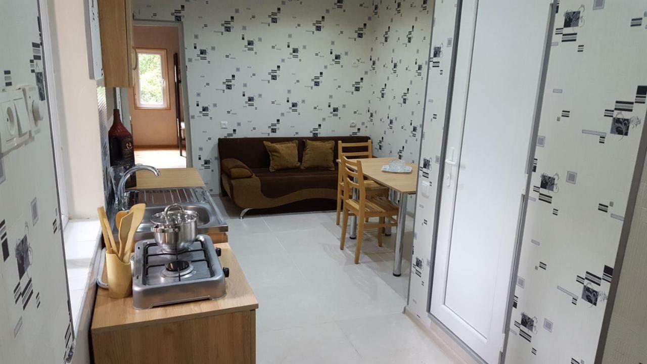 Guest House Family Inn Тбілісі Екстер'єр фото